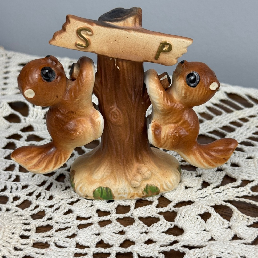 Vintage Squirrel Tree Stump Salt and Pepper Shaker Set Japan Ceramic Woodland